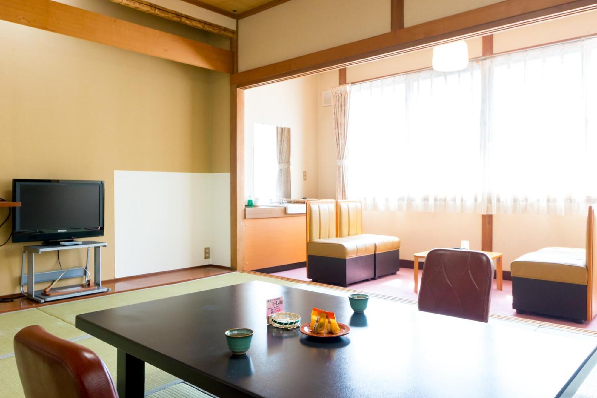 Shosenkaku Hotel Nagano Buitenkant foto